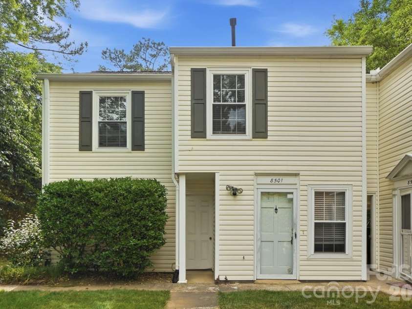 8501 Pine Thicket Court, Charlotte, NC 28226.  MLS# CAR4384316, YatesRealty ID 25244. 