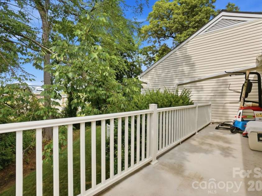 8501 Pine Thicket Court, Charlotte, NC 28226.  MLS# CAR4384316, YatesRealty ID 25244. 