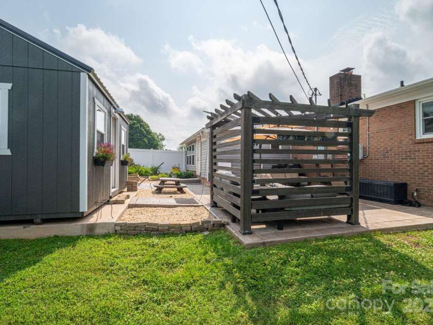 2206 Whitworth Road, Cherryville, NC 28021.  MLS# CAR4267241, YatesRealty ID 25245. 