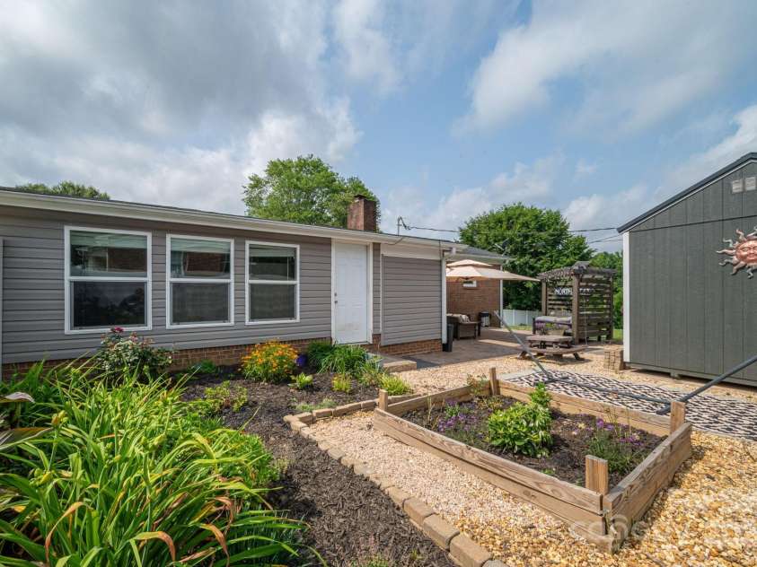 2206 Whitworth Road, Cherryville, NC 28021.  MLS# CAR4267241, YatesRealty ID 25245. 