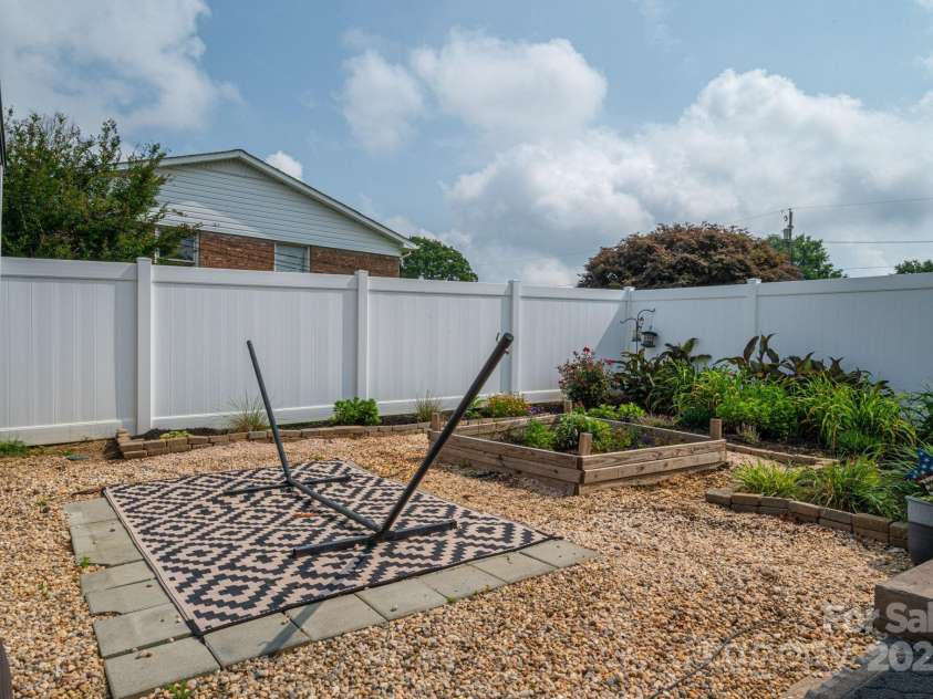 2206 Whitworth Road, Cherryville, NC 28021.  MLS# CAR4267241, YatesRealty ID 25245. 