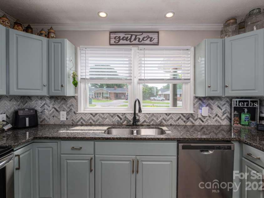 2206 Whitworth Road, Cherryville, NC 28021.  MLS# CAR4267241, YatesRealty ID 25245. Kitchen