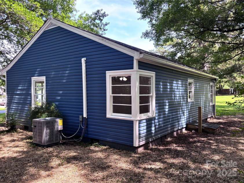 218 Hartman Street, Gastonia, NC 28052.  MLS# CAR4273146, YatesRealty ID 25246. 