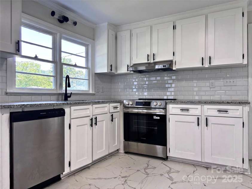 218 Hartman Street, Gastonia, NC 28052.  MLS# CAR4273146, YatesRealty ID 25246. 