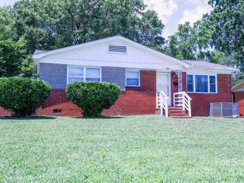 1926 Eastway Drive, Charlotte, NC 28205.  MLS# CAR4273034, YatesRealty ID 25247. 
