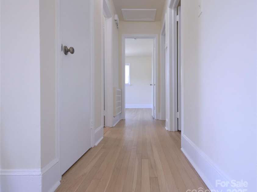 1926 Eastway Drive, Charlotte, NC 28205.  MLS# CAR4273034, YatesRealty ID 25247. 