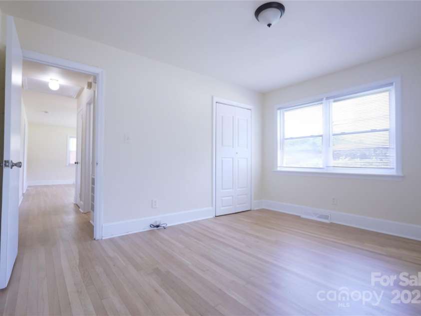 1926 Eastway Drive, Charlotte, NC 28205.  MLS# CAR4273034, YatesRealty ID 25247. 