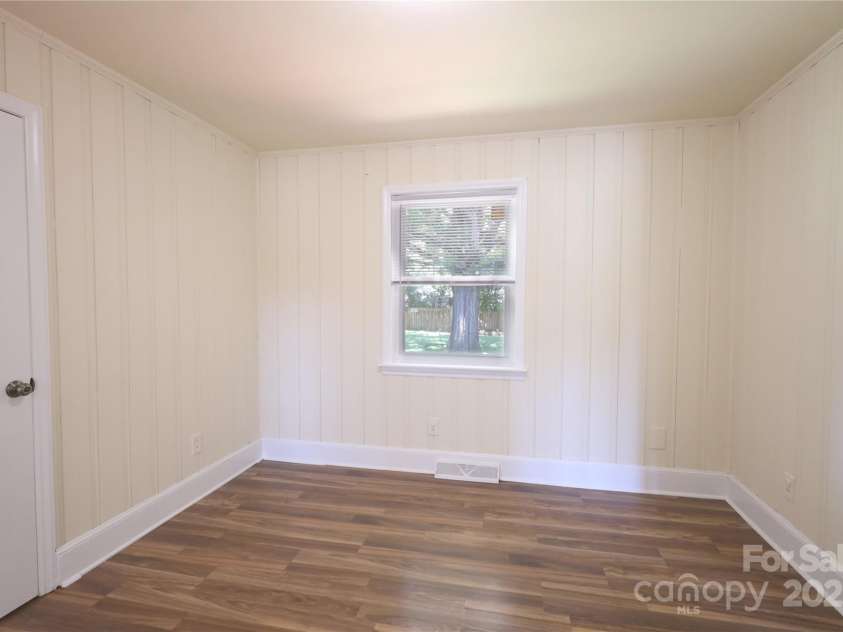 1926 Eastway Drive, Charlotte, NC 28205.  MLS# CAR4273034, YatesRealty ID 25247. 