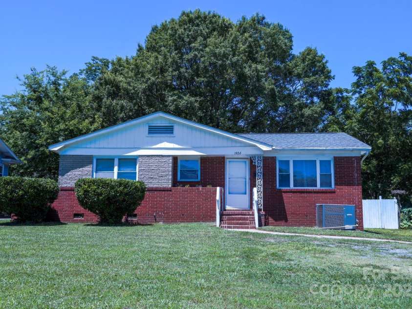 1926 Eastway Drive, Charlotte, NC 28205.  MLS# CAR4273034, YatesRealty ID 25247. 