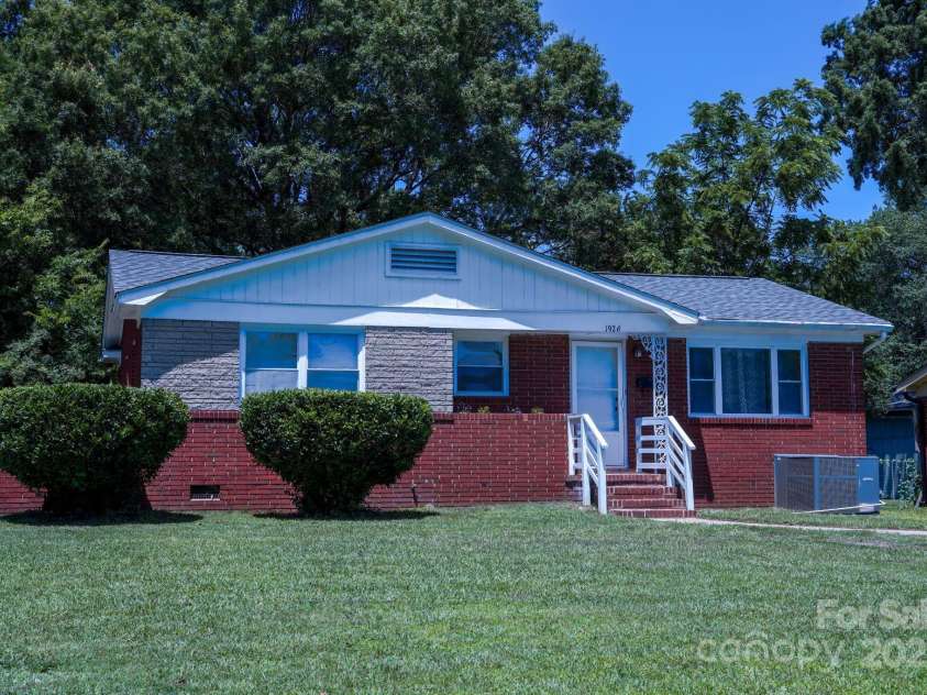 1926 Eastway Drive, Charlotte, NC 28205.  MLS# CAR4273034, YatesRealty ID 25247. 