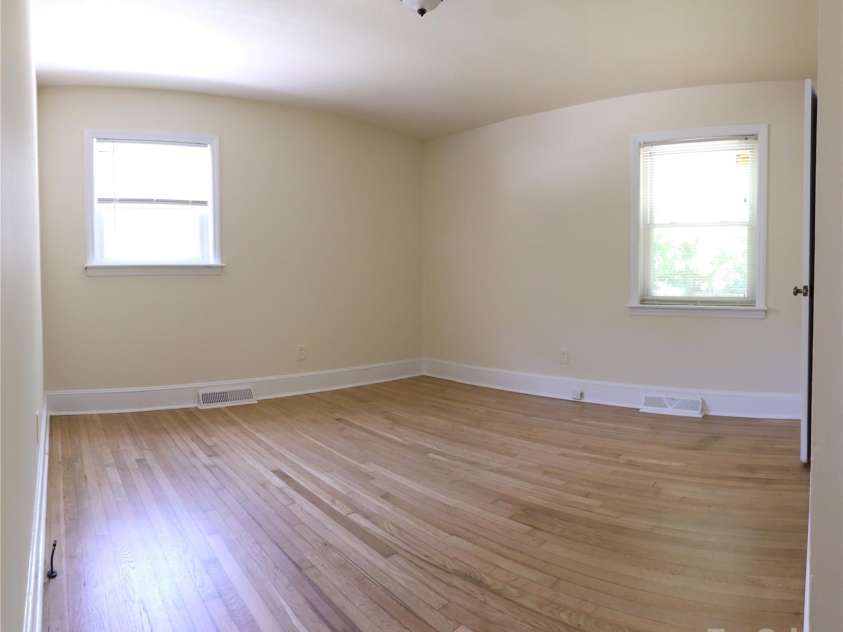 1926 Eastway Drive, Charlotte, NC 28205.  MLS# CAR4273034, YatesRealty ID 25247. BD 2
