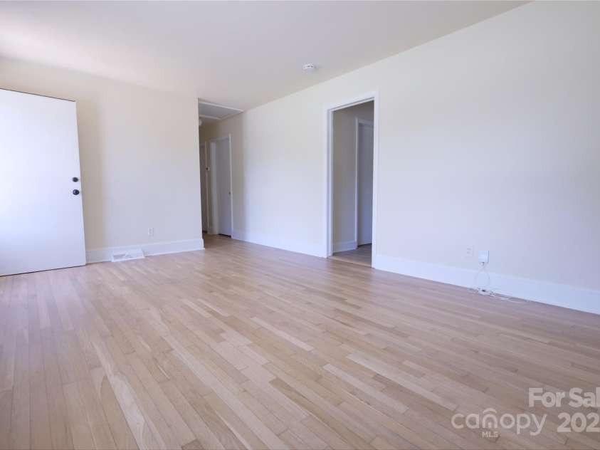 1926 Eastway Drive, Charlotte, NC 28205.  MLS# CAR4273034, YatesRealty ID 25247. GR