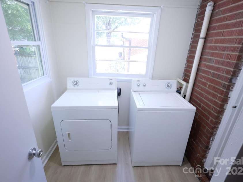 1926 Eastway Drive, Charlotte, NC 28205.  MLS# CAR4273034, YatesRealty ID 25247. Laundry