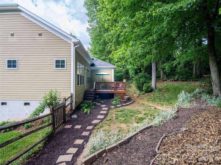 541 Welsh Partridge Circle, Biltmore Lake, NC 28715.  MLS# CAR4386056, YatesRealty ID 25247. 