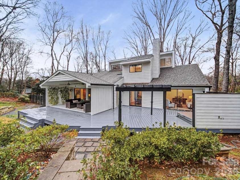 3911 Windwood Circle, Charlotte, NC 28226.  MLS# CAR4342639, YatesRealty ID 2525. 