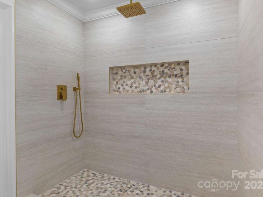 809 Miller Street, Gastonia, NC 28052.  MLS# CAR4290658, YatesRealty ID 2525. Bathroom 1