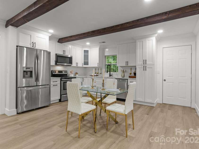809 Miller Street, Gastonia, NC 28052.  MLS# CAR4290658, YatesRealty ID 2525. Kitchen