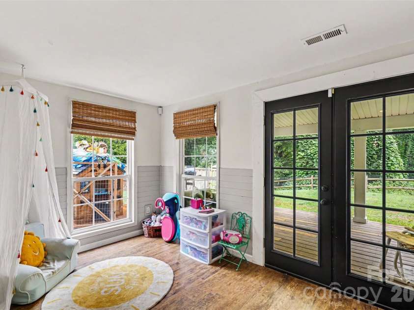 184 Canal Road, Belmont, NC 28012.  MLS# CAR4383380, YatesRealty ID 25250. 