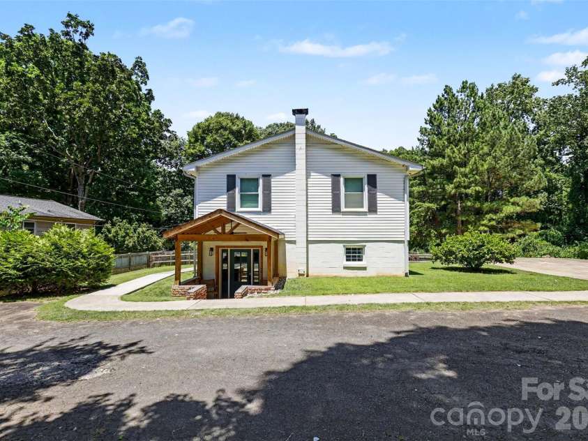 184 Canal Road, Belmont, NC 28012.  MLS# CAR4383380, YatesRealty ID 25250. 