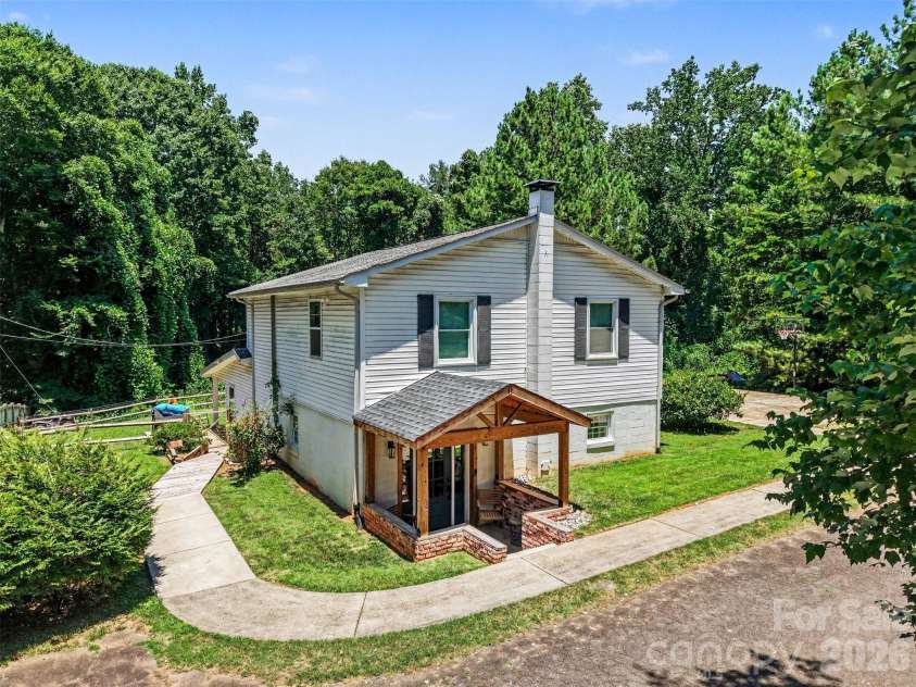 184 Canal Road, Belmont, NC 28012.  MLS# CAR4383380, YatesRealty ID 25250. 