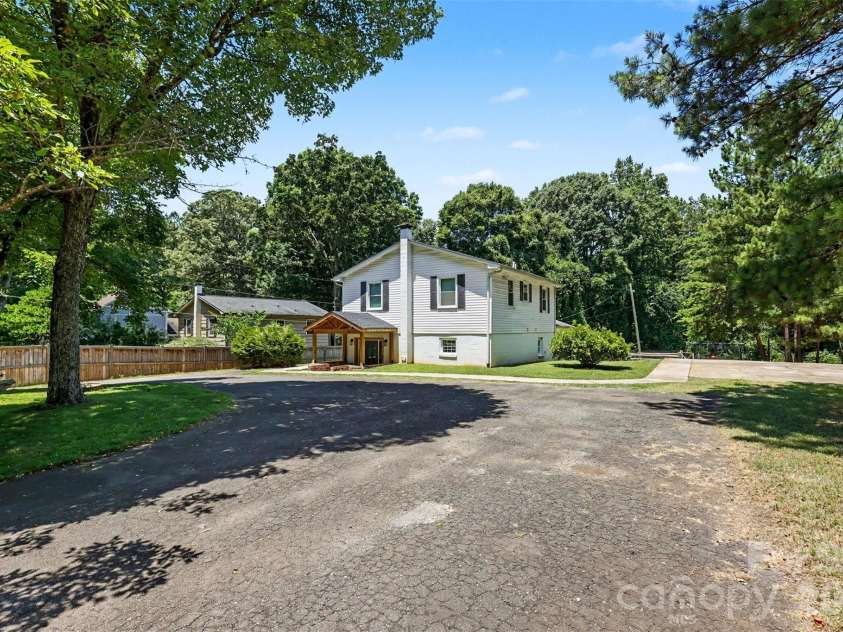 184 Canal Road, Belmont, NC 28012.  MLS# CAR4383380, YatesRealty ID 25250. 