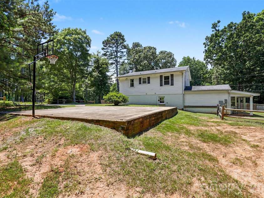 184 Canal Road, Belmont, NC 28012.  MLS# CAR4383380, YatesRealty ID 25250. 