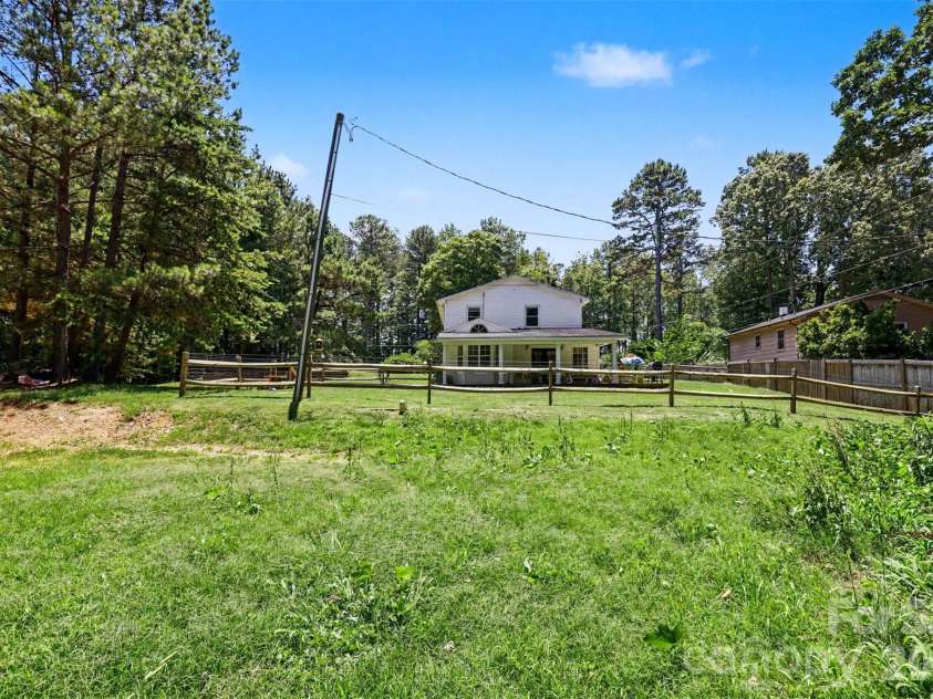 184 Canal Road, Belmont, NC 28012.  MLS# CAR4383380, YatesRealty ID 25250. 
