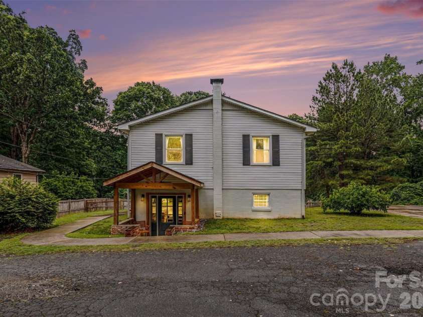 184 Canal Road, Belmont, NC 28012.  MLS# CAR4383380, YatesRealty ID 25250. Exterior front
