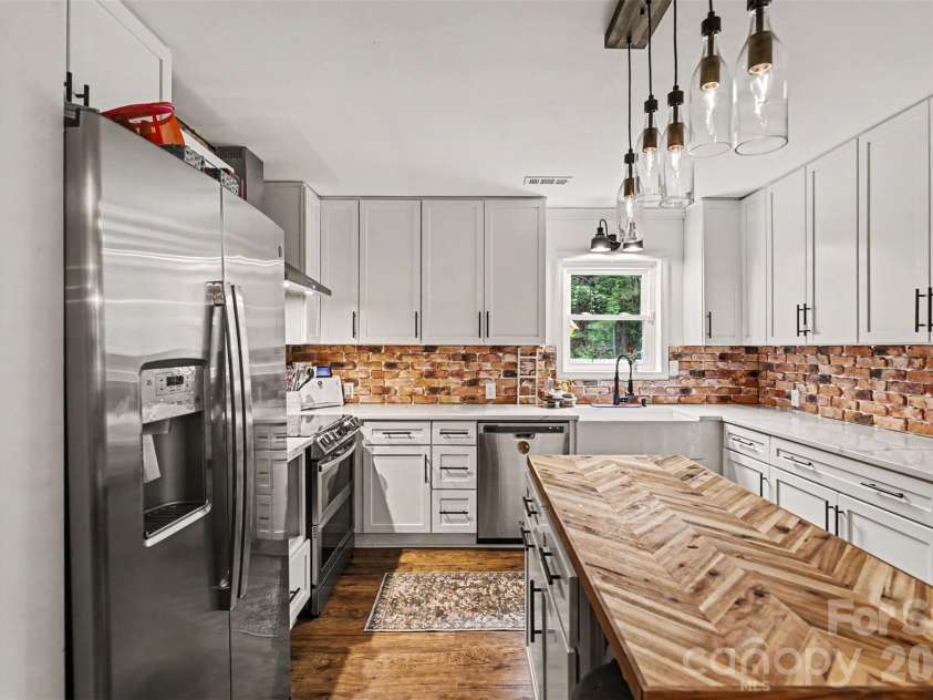 184 Canal Road, Belmont, NC 28012.  MLS# CAR4383380, YatesRealty ID 25250. Kitchen