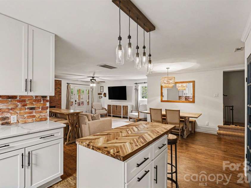 184 Canal Road, Belmont, NC 28012.  MLS# CAR4383380, YatesRealty ID 25250. Kitchen