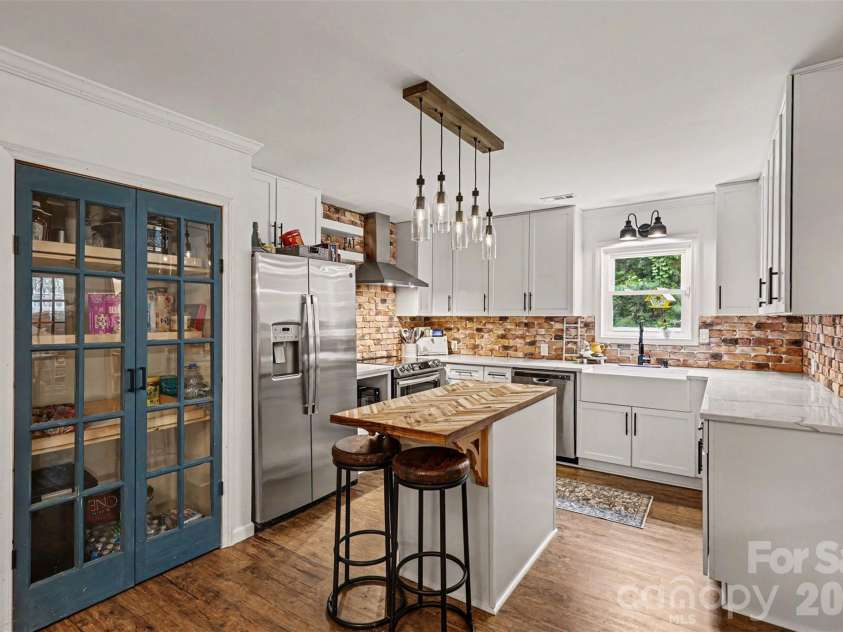 184 Canal Road, Belmont, NC 28012.  MLS# CAR4383380, YatesRealty ID 25250. Kitchen