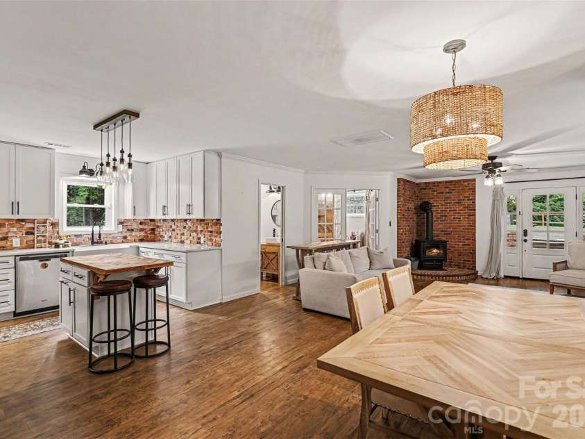 184 Canal Road, Belmont, NC 28012.  MLS# CAR4383380, YatesRealty ID 25250. Kitchen