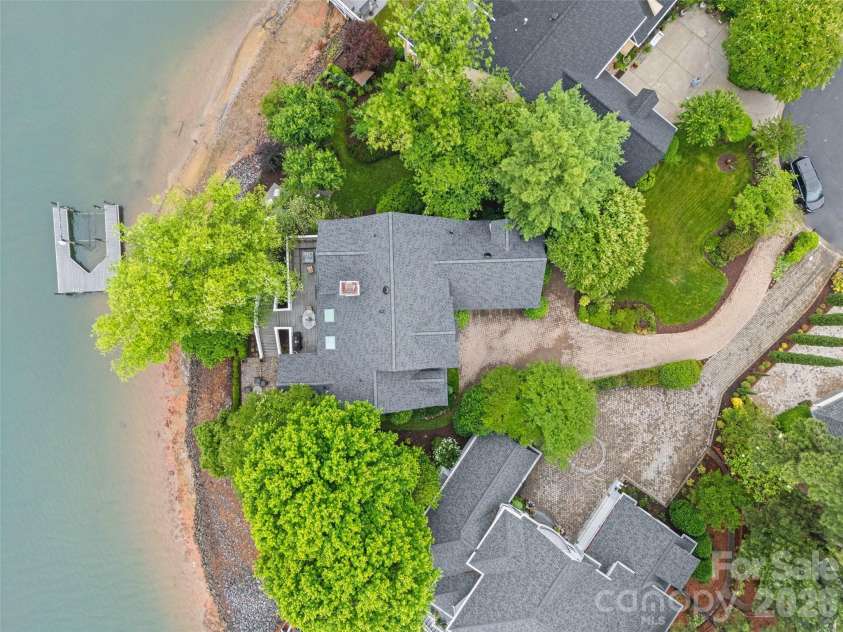 15901 Riverpointe Drive, Charlotte, NC 28278.  MLS# CAR4383846, YatesRealty ID 25252. 
