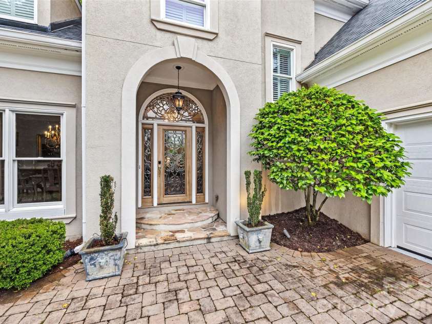 15901 Riverpointe Drive, Charlotte, NC 28278.  MLS# CAR4383846, YatesRealty ID 25252. 