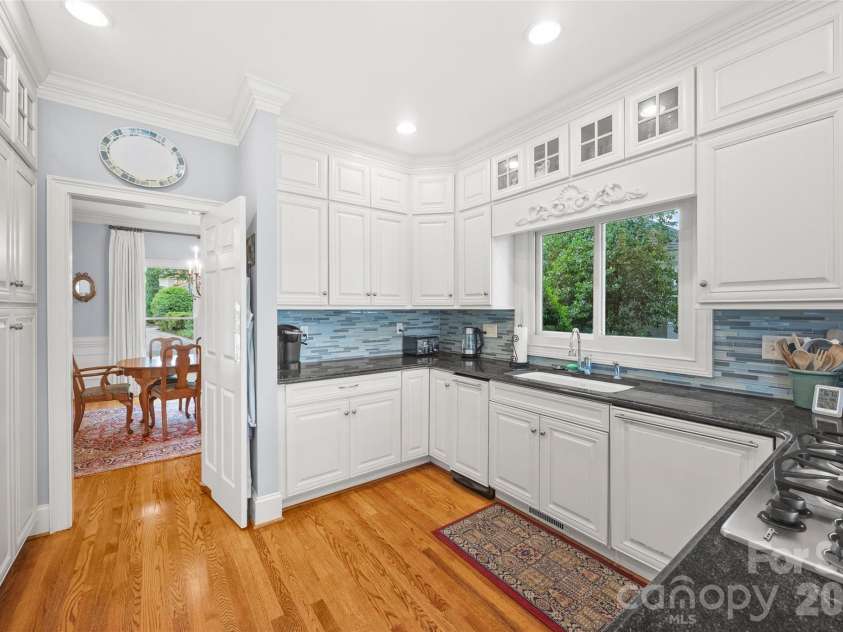 15901 Riverpointe Drive, Charlotte, NC 28278.  MLS# CAR4383846, YatesRealty ID 25252. 