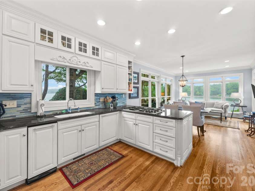 15901 Riverpointe Drive, Charlotte, NC 28278.  MLS# CAR4383846, YatesRealty ID 25252. 