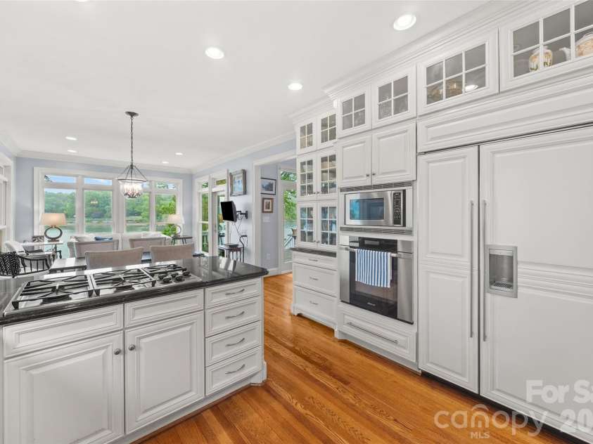 15901 Riverpointe Drive, Charlotte, NC 28278.  MLS# CAR4383846, YatesRealty ID 25252. 