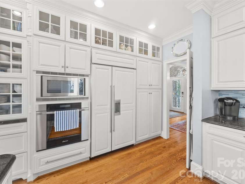 15901 Riverpointe Drive, Charlotte, NC 28278.  MLS# CAR4383846, YatesRealty ID 25252. 