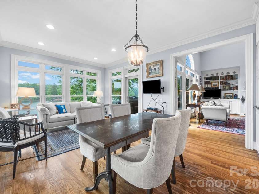 15901 Riverpointe Drive, Charlotte, NC 28278.  MLS# CAR4383846, YatesRealty ID 25252. 