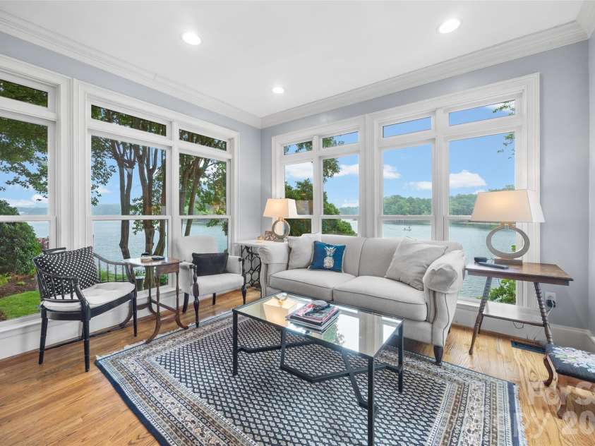 15901 Riverpointe Drive, Charlotte, NC 28278.  MLS# CAR4383846, YatesRealty ID 25252. 