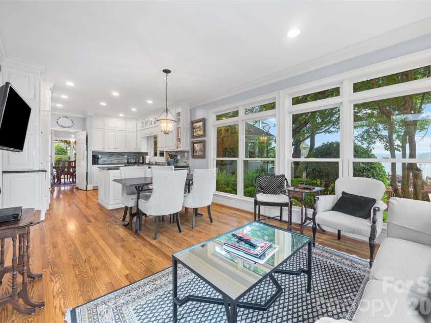 15901 Riverpointe Drive, Charlotte, NC 28278.  MLS# CAR4383846, YatesRealty ID 25252. 