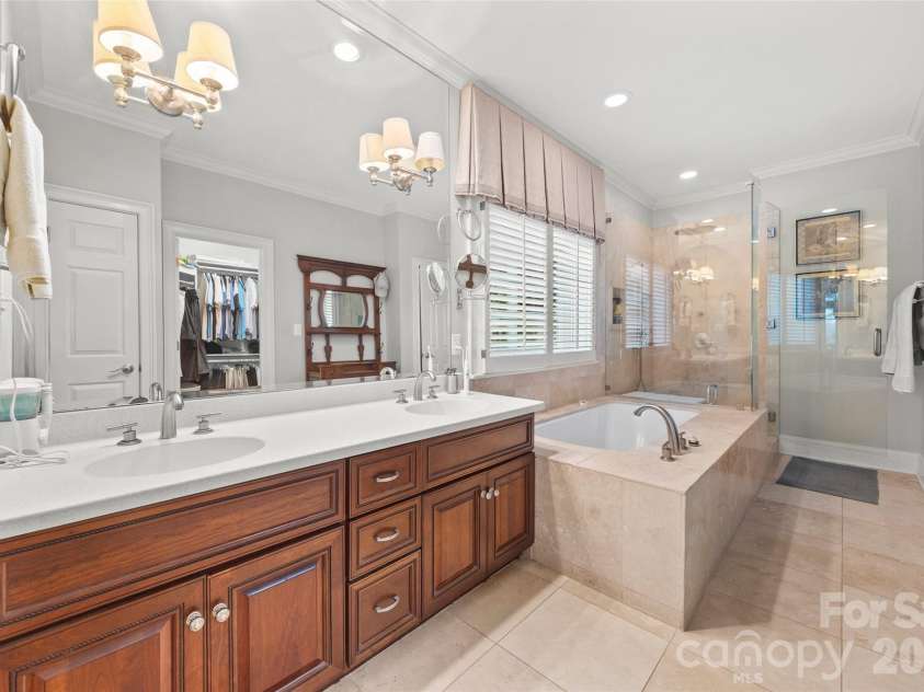 15901 Riverpointe Drive, Charlotte, NC 28278.  MLS# CAR4383846, YatesRealty ID 25252. 