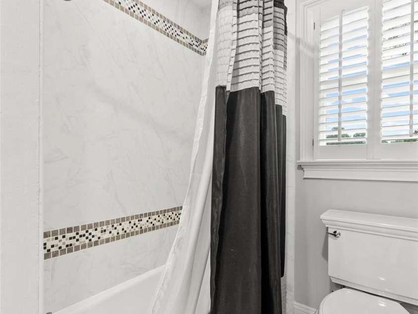 15901 Riverpointe Drive, Charlotte, NC 28278.  MLS# CAR4383846, YatesRealty ID 25252. 