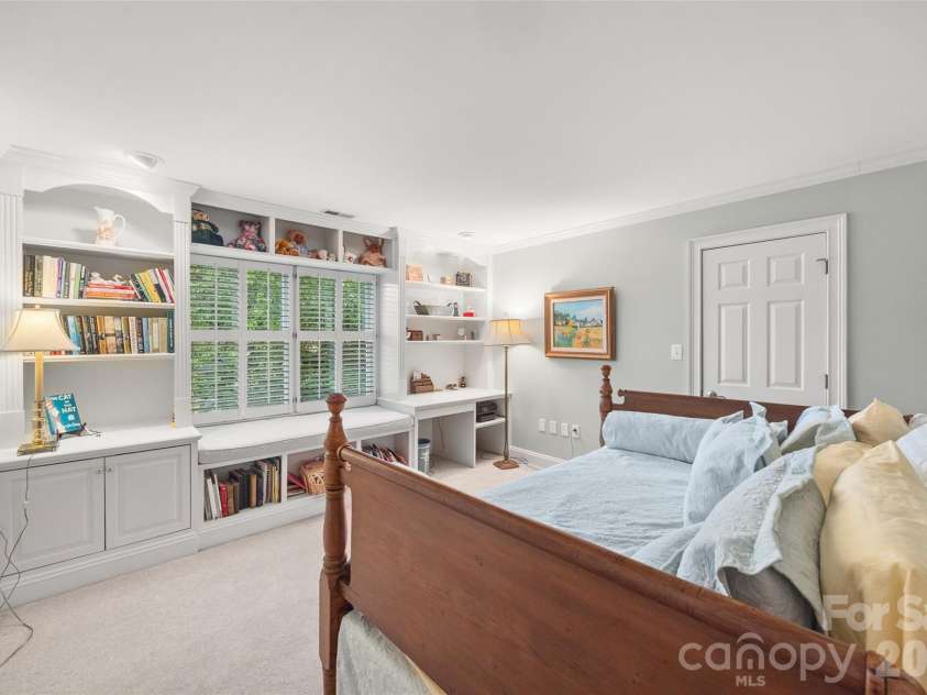 15901 Riverpointe Drive, Charlotte, NC 28278.  MLS# CAR4383846, YatesRealty ID 25252. 