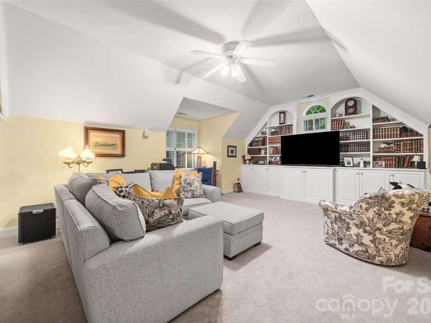 15901 Riverpointe Drive, Charlotte, NC 28278.  MLS# CAR4383846, YatesRealty ID 25252. 