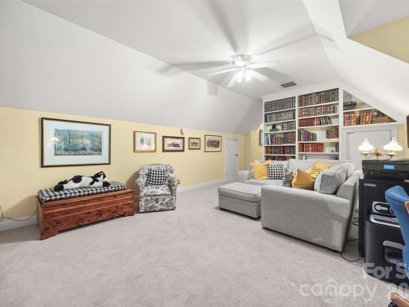 15901 Riverpointe Drive, Charlotte, NC 28278.  MLS# CAR4383846, YatesRealty ID 25252. 