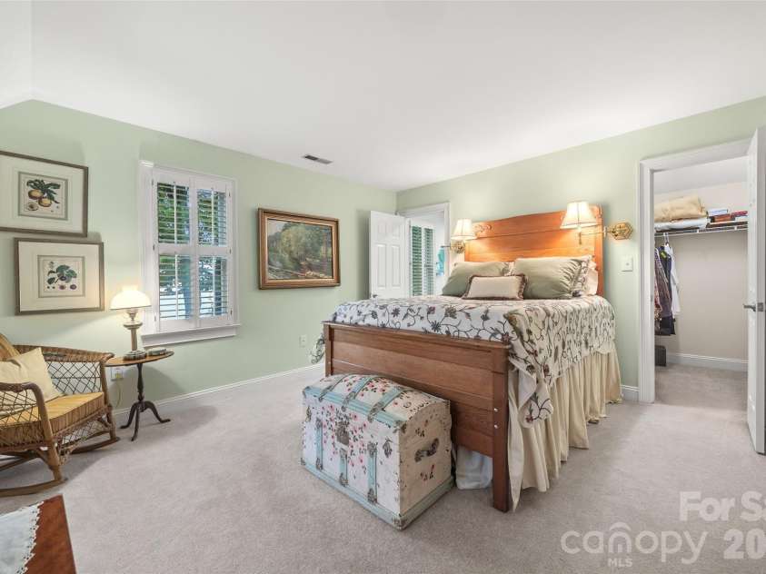 15901 Riverpointe Drive, Charlotte, NC 28278.  MLS# CAR4383846, YatesRealty ID 25252. 