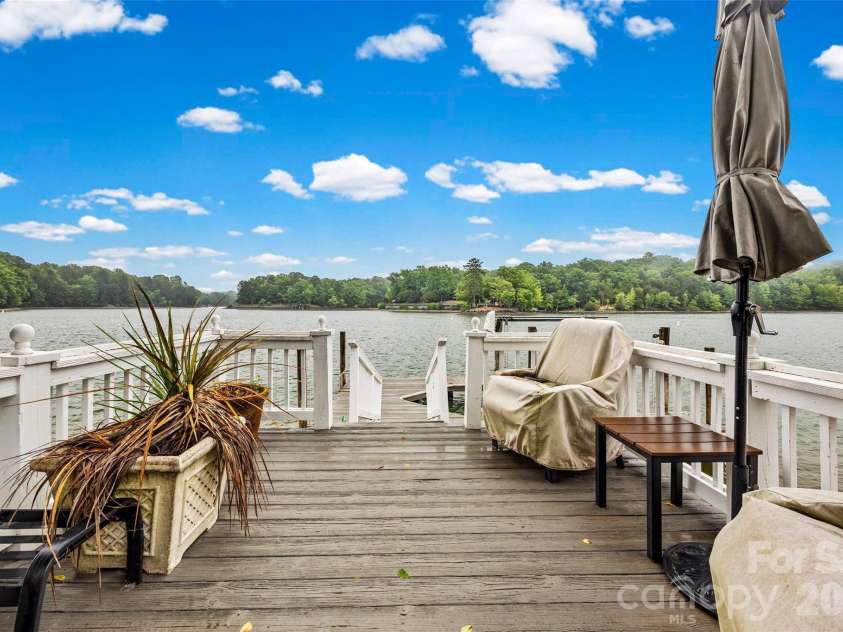 15901 Riverpointe Drive, Charlotte, NC 28278.  MLS# CAR4383846, YatesRealty ID 25252. 