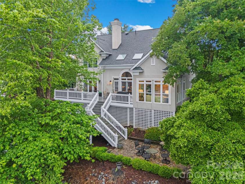 15901 Riverpointe Drive, Charlotte, NC 28278.  MLS# CAR4383846, YatesRealty ID 25252. 