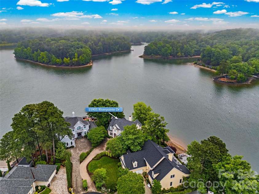 15901 Riverpointe Drive, Charlotte, NC 28278.  MLS# CAR4383846, YatesRealty ID 25252. 